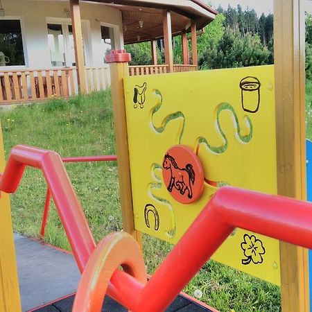 Farma Slunecny Dvur Apartmany A Family Stany Strecha Pod Strechou Hermanuv Mestec Dış mekan fotoğraf
