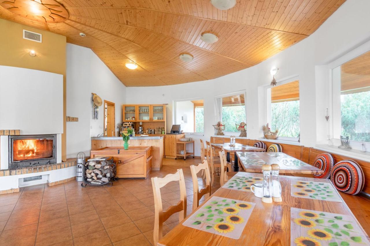 Farma Slunecny Dvur Apartmany A Family Stany Strecha Pod Strechou Hermanuv Mestec Dış mekan fotoğraf