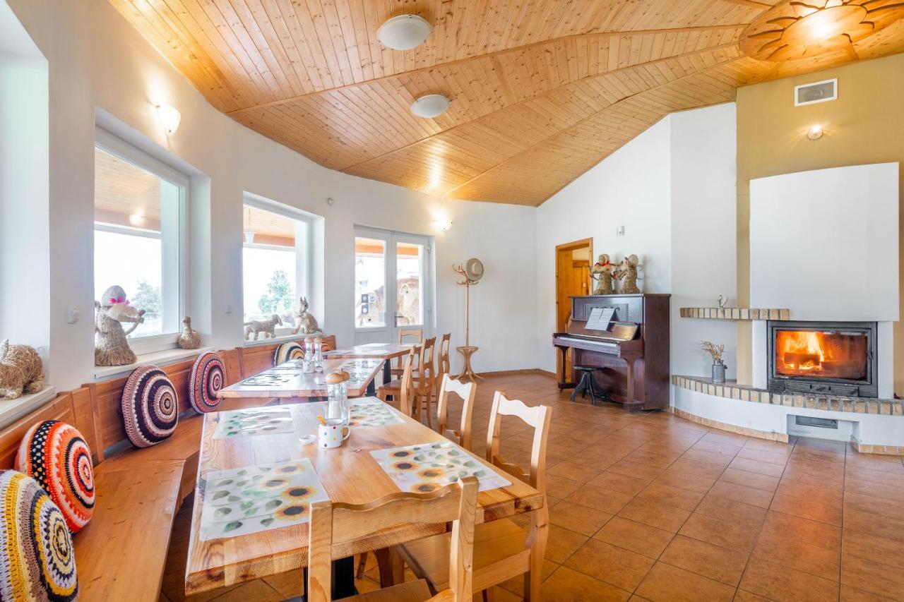 Farma Slunecny Dvur Apartmany A Family Stany Strecha Pod Strechou Hermanuv Mestec Dış mekan fotoğraf