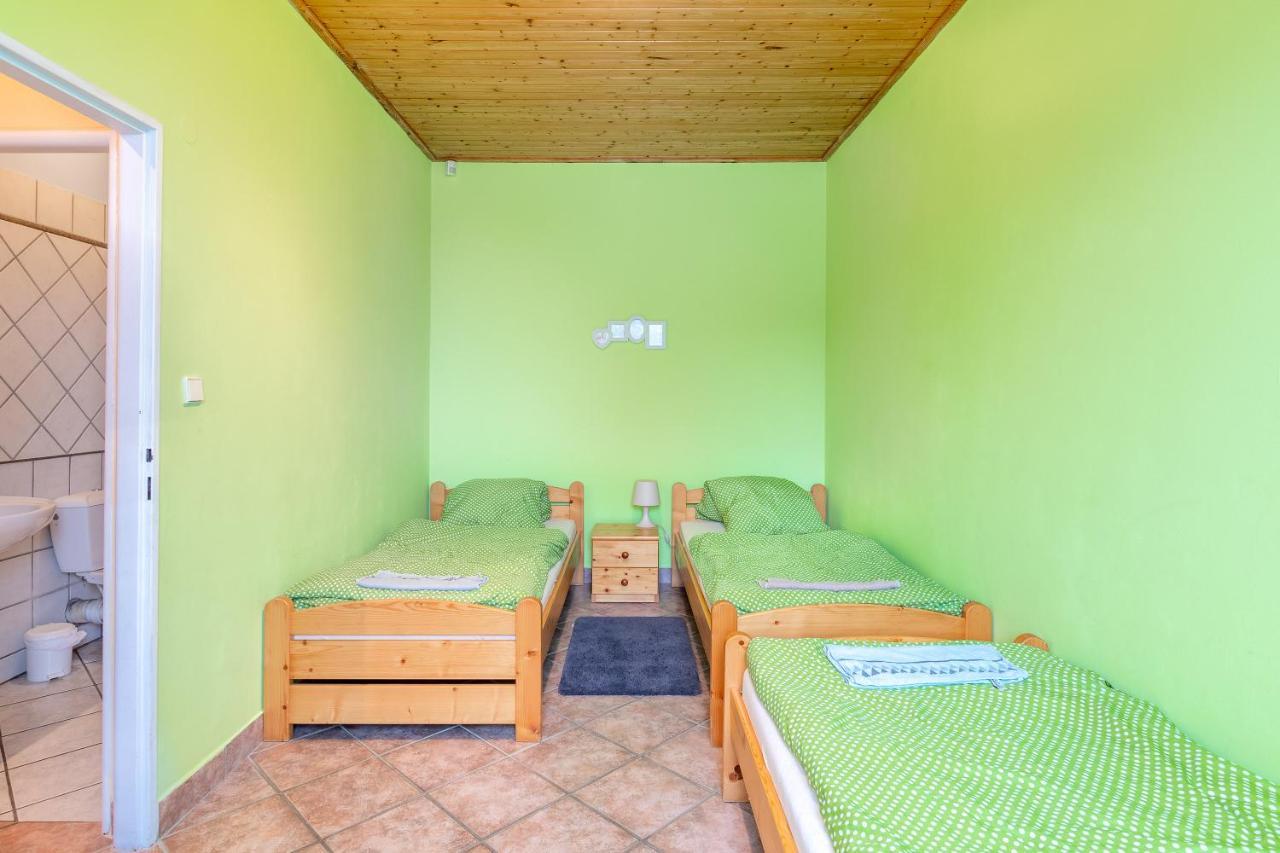 Farma Slunecny Dvur Apartmany A Family Stany Strecha Pod Strechou Hermanuv Mestec Dış mekan fotoğraf