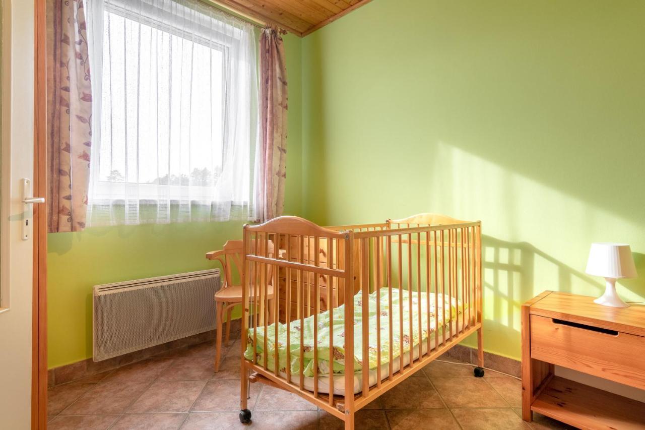 Farma Slunecny Dvur Apartmany A Family Stany Strecha Pod Strechou Hermanuv Mestec Dış mekan fotoğraf