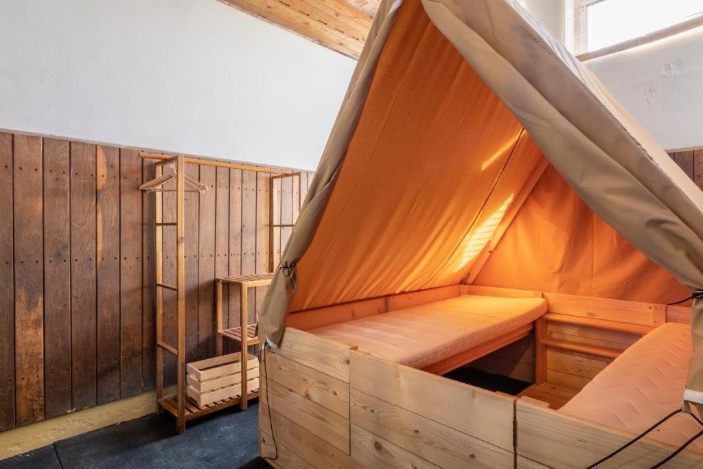 Farma Slunecny Dvur Apartmany A Family Stany Strecha Pod Strechou Hermanuv Mestec Dış mekan fotoğraf